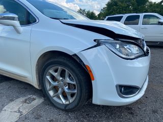 2020 Chrysler Pacifica Limited - Primary Damage Right Image